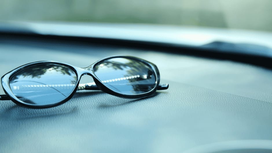 Sécurité routière : en vacances en Espagne ? Ces lunettes de soleil sont interdites