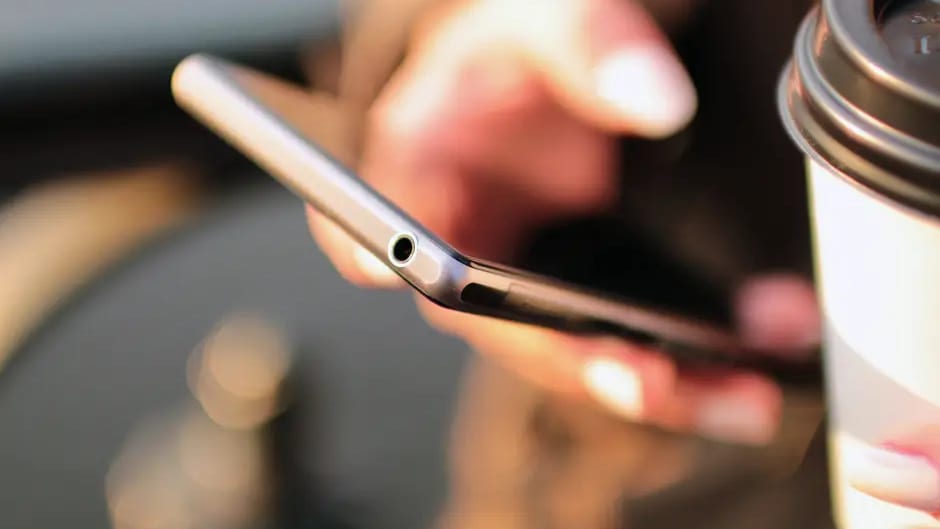 Numérique : les collégiens devront-ils déposer leur téléphone dans un casier ?