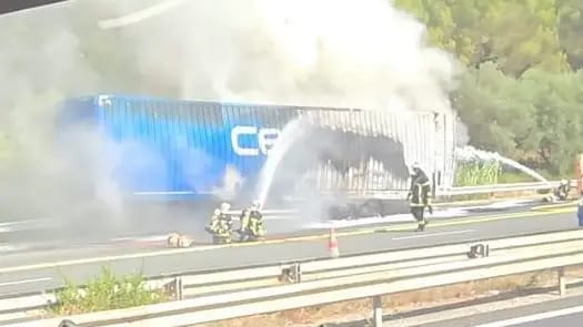 Autoroute A9 : une remorque d’un poids lourd en feu au niveau de Lunel
