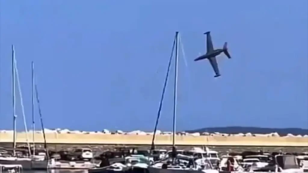 Lavandou : un avion se crash en mer lors d’un meeting de la Patrouille de France, le pilote recherché