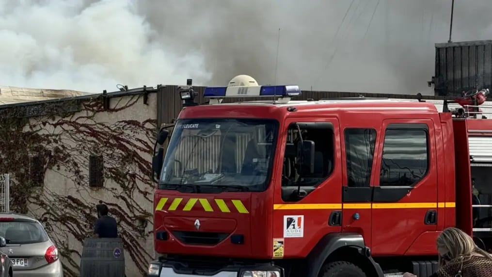 Le Cutty Sark détruit par un violent incendie - whynotpixel.com