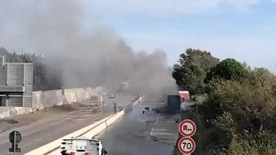 Feu de poids lourd à Arles. Photo FC13