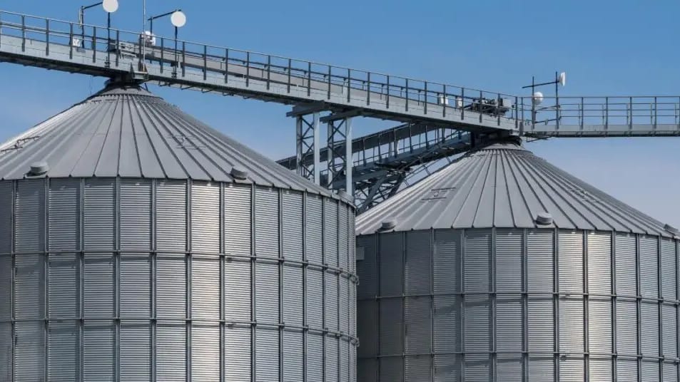 Hérault : un silo s’enflamme en pleine nuit à Sète