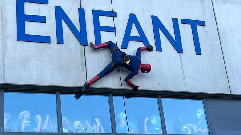 Montpellier : « des spectacles qui peuvent déclencher des guérisons », des super-héros à la rencontre des enfants hospitalisés