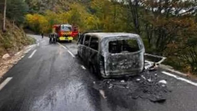 feu de minibus à l'Aigoual - photo SDIS 30