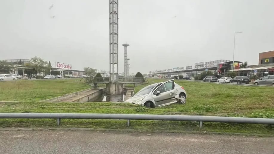 Gard : accident à Nîmes, la voiture termine sa course dans le fossé en Ville-Active