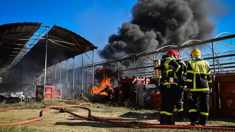 Perpignan : un entrepôt agricole détruit par un violent incendie