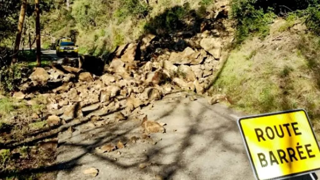Cévennes : éboulement sur une route départementale du Gard, des déviations mises en place