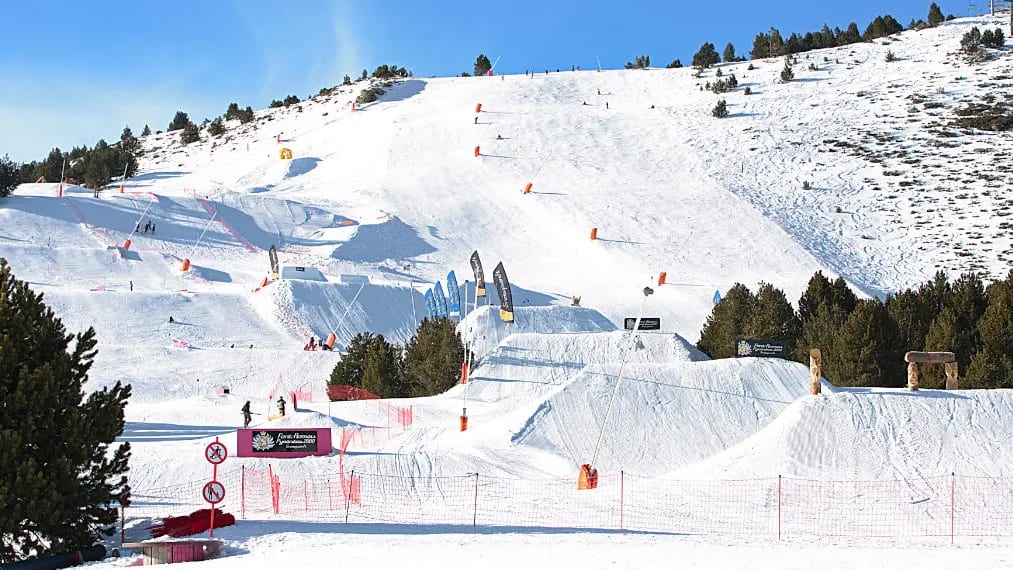 Pyrénées-Orientales : la station de ski Font Romeu a ouvert ses portes