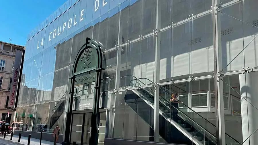 Nîmes : une vente « de colis perdus » à la Coupole
