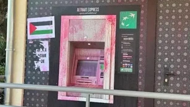 Montpellier : le préfet accuse BDS d’avoir dégradé une banque, le collectif réagit