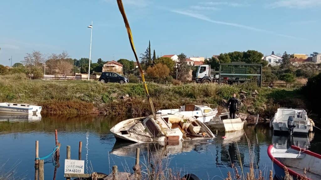 Hérault : des épaves de bateaux retirées à Sète