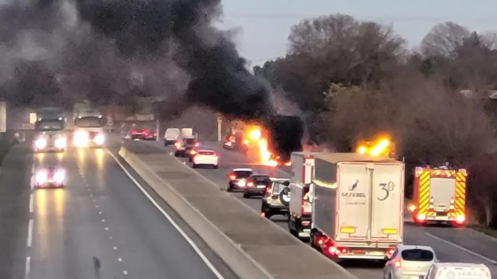 Camargue : un poids lourd prend feu, de gros ralentissements sur la RN 113