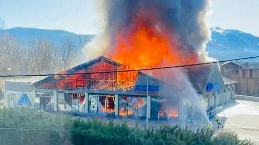 Occitanie : un violent incendie ravage un Aldi dans les Pyrénées-Orientales