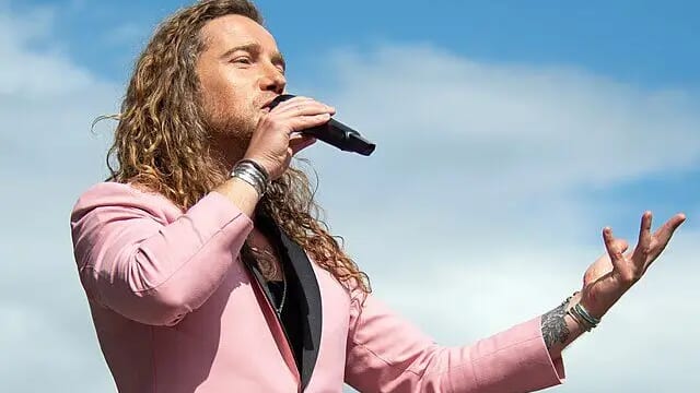 Festival de Nîmes : vous cherchez des places pour Julien Doré ?