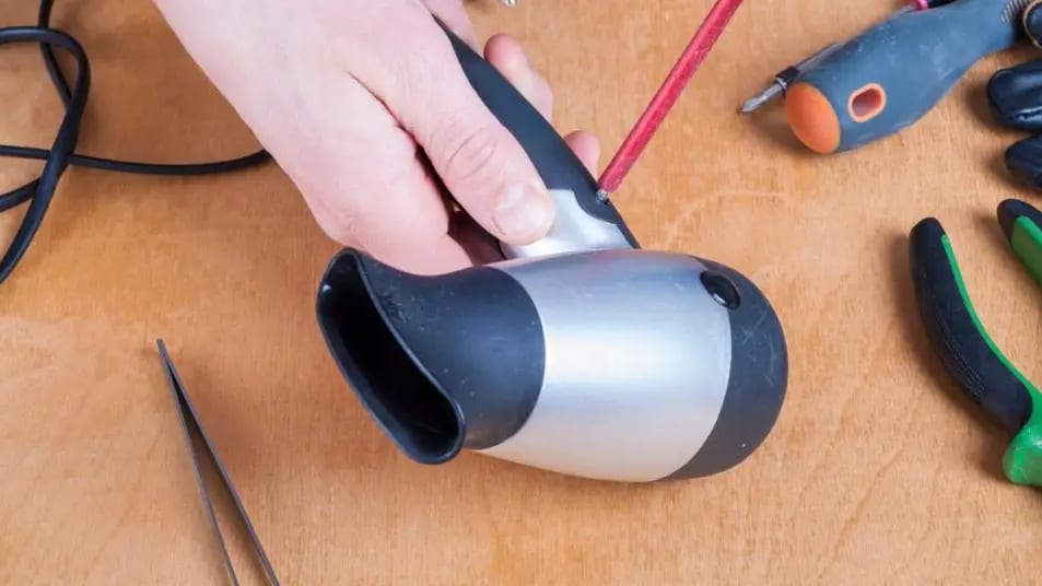 Lunel : le Repair Café, pour donner une seconde vie aux objets