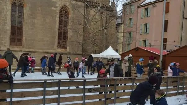 Lozère : la traditionnelle patinoire de Mende fait son retour !