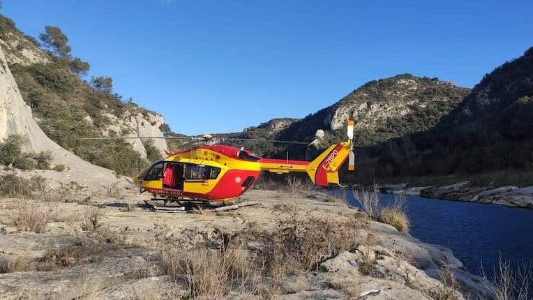Gard : un jeune homme secouru après une chute en voulant traverser le Gardon