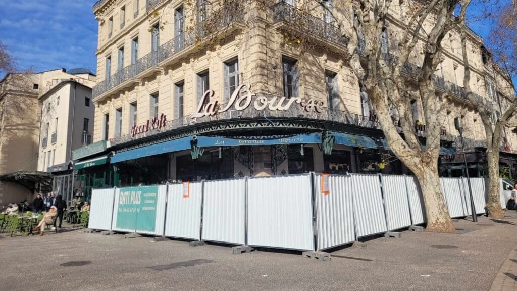 Nîmes : la Grande Bourse ferme ses portes provisoirement