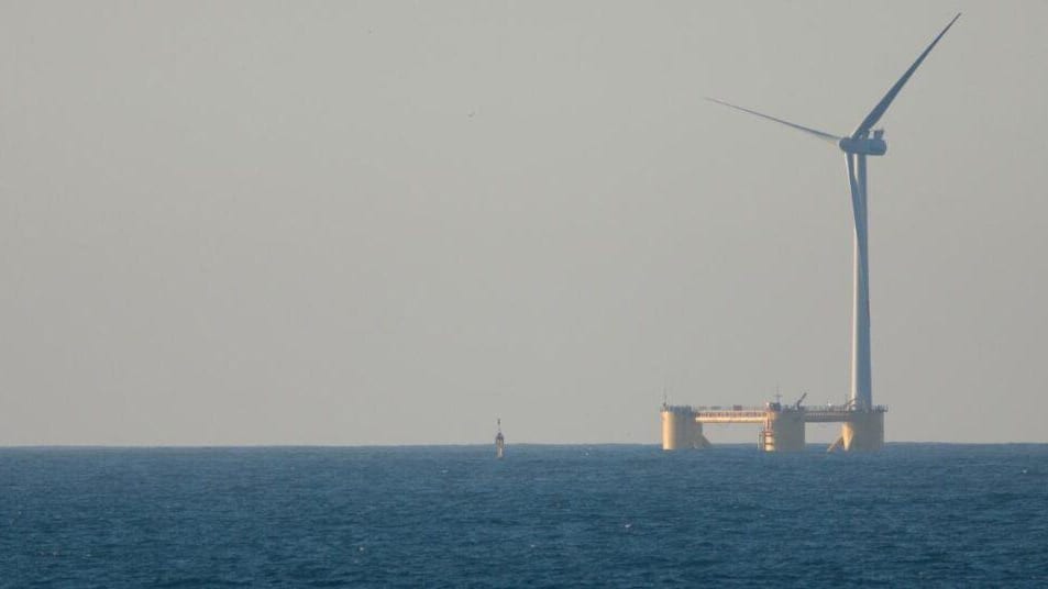 Occitanie : les premières éoliennes en mer vont émerger