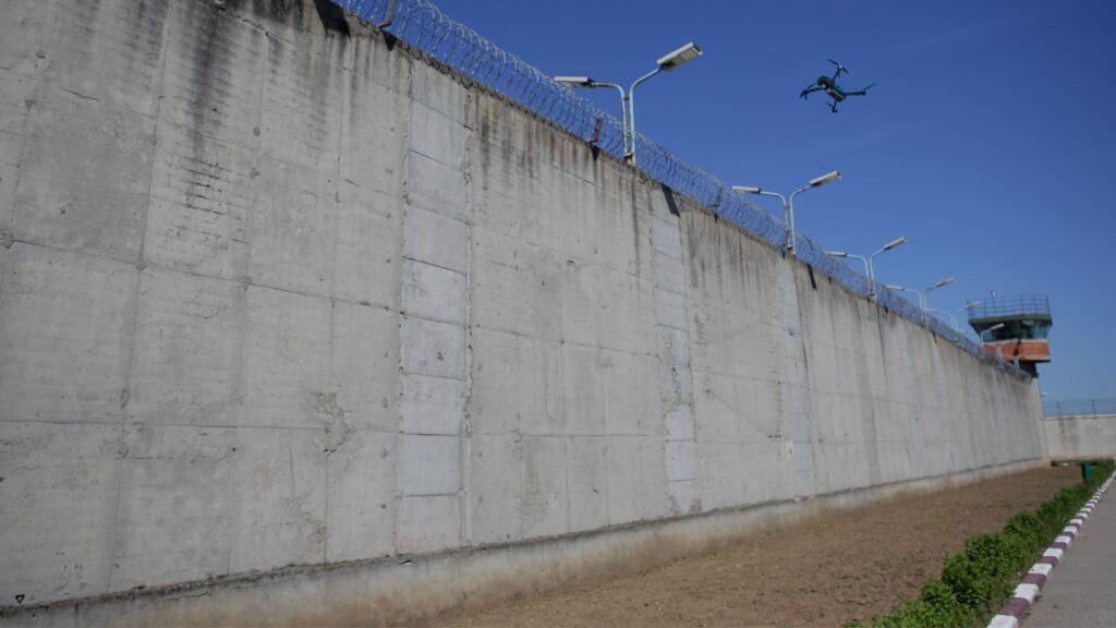 Nîmes : la police stoppe une livraison de drogue par drone à la prison