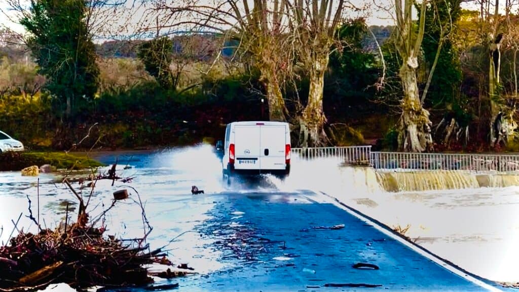 Crue du Vidourle : barrières fermées, panneaux d’alerte… mais certains foncent quand même !