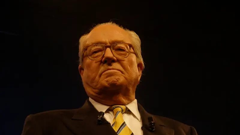 Jean-Marie Le Pen : un « visionnaire » pour Yoann Gillet, « les masques tombent », dénonce Vincent Bouget à Nîmes