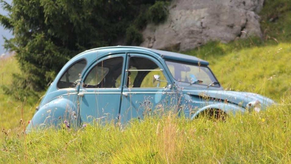 Hérault : des milliers de 2 CV se rassemblent à Agde jusqu’à dimanche