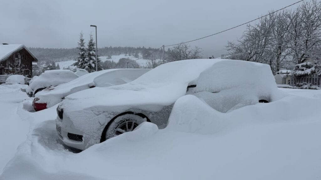 Météo : en direct du Mont-Aigoual, les magnifiques images des paysages sous la neige