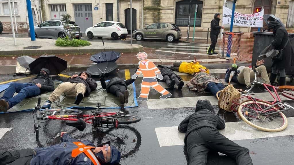 Montpellier : accidents, pollution, trafic… un « die-in » pour dénoncer l’enfer des 4 boulevards