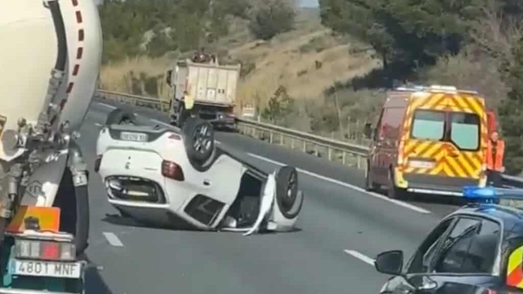 Autoroute A9 : accident près de Narbonne, une voiture sur le toit