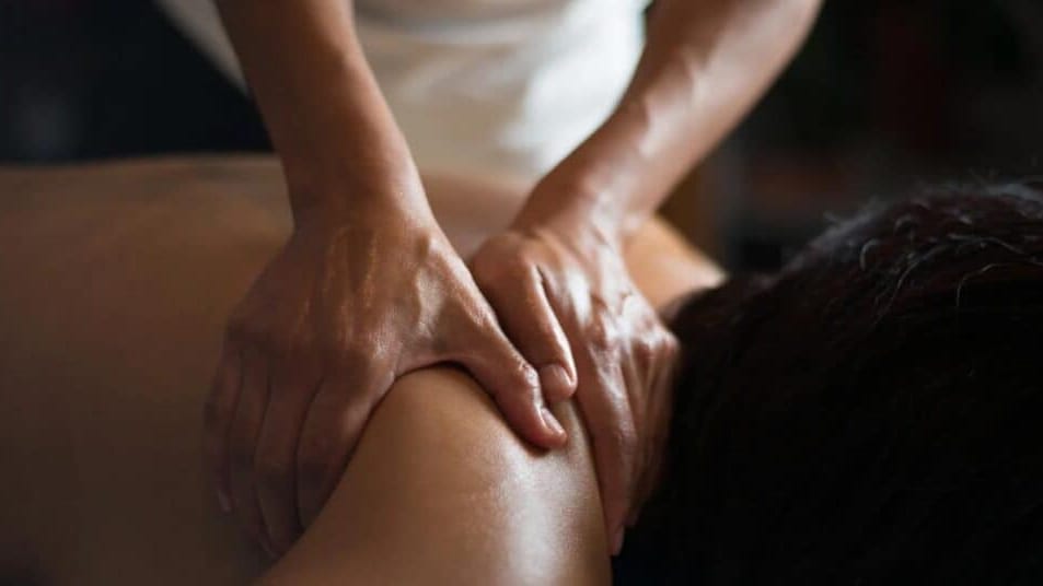 Occitanie : massages pour des détenus lors de la Saint-Valentin, le personnel indigné