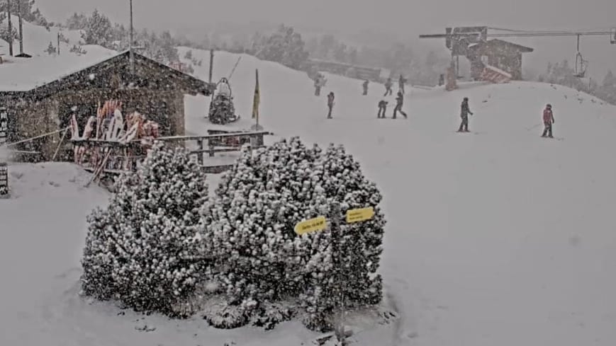 Météo : la neige s’invite dans les Pyrénées, découvrez les images