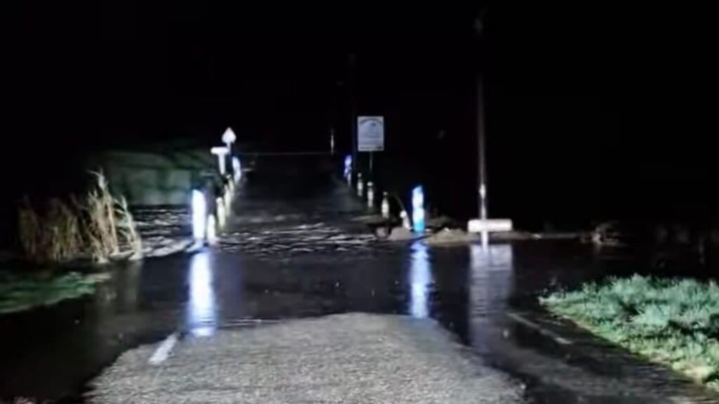 Météo : inondations en cours, nombreuses routes inondées et ponts fermés