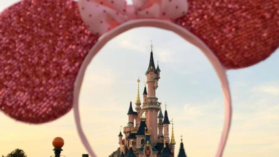 Disneyland Paris : le parc a-t-il été privatisé pour le mariage d’une enfant de 9 ans ?
