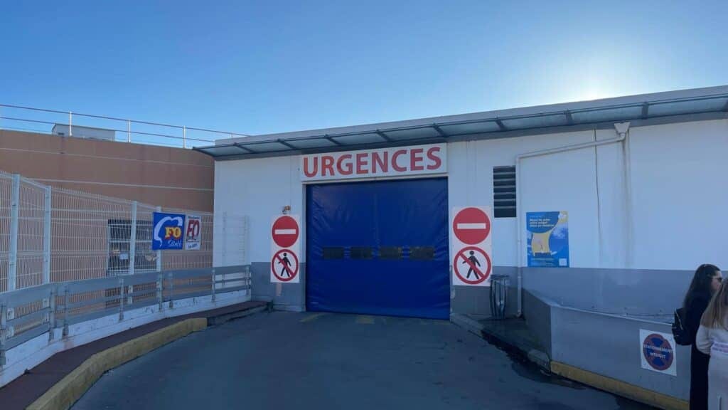 Montpellier : calme, il se rend aux urgences en pleine nuit…en possession d’un katana
