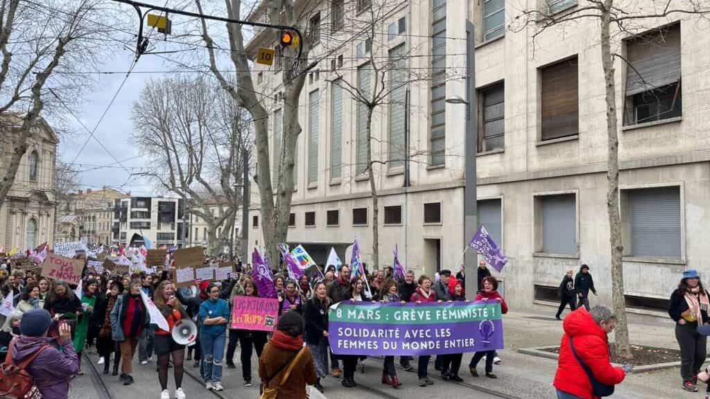 Montpellier : des milliers de personnes défilent pour défendre les droits des femmes