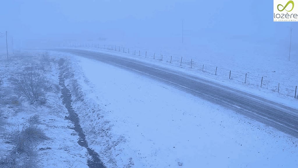 Météo : neige et verglas recouvrent les routes ce dimanche matin par endroits