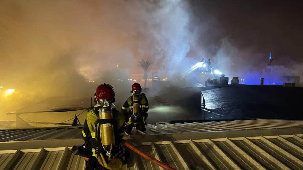 Occitanie : un restaurant et un magasin détruits dans un virulent incendie