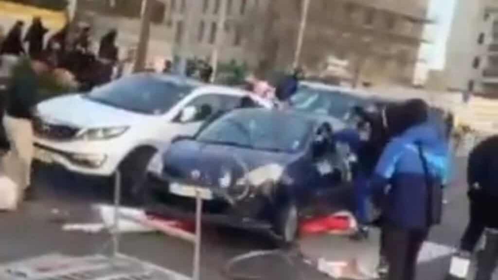 Toulouse : un automobiliste percute des véhicules et slalome au milieu des piétons près d’un marché