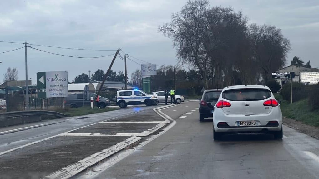 Vent violent : un poteau électrique menace de tomber, circulation très difficile près de Lunel