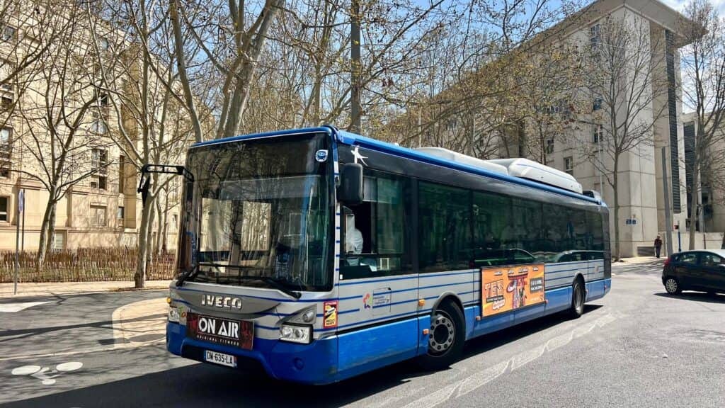 Montpellier : le chauffeur de bus lui demande de replier sa trottinette, le jeune homme lui crache au visage