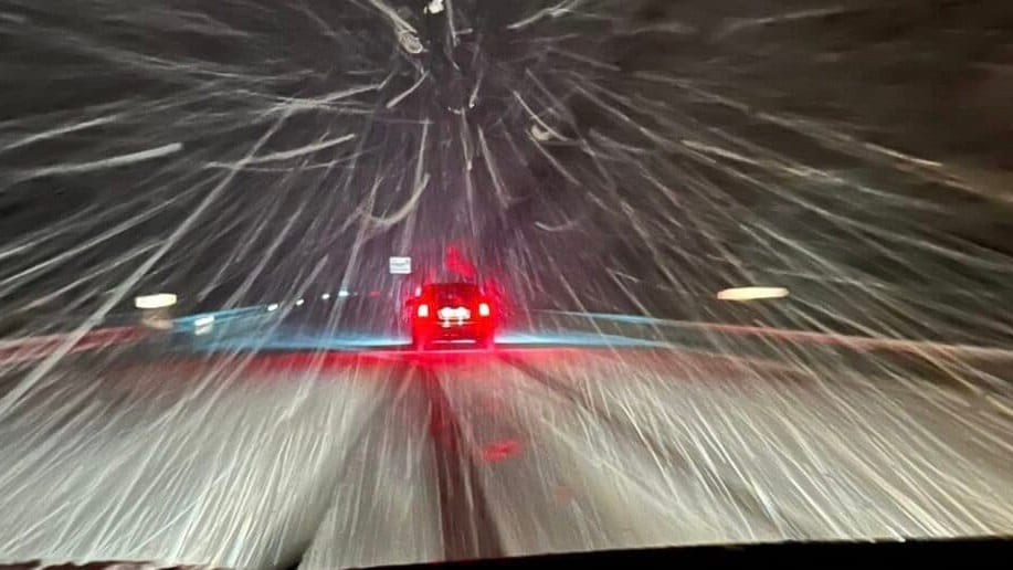 Occitanie : la neige tombe sur l’autoroute A75, circulation difficile