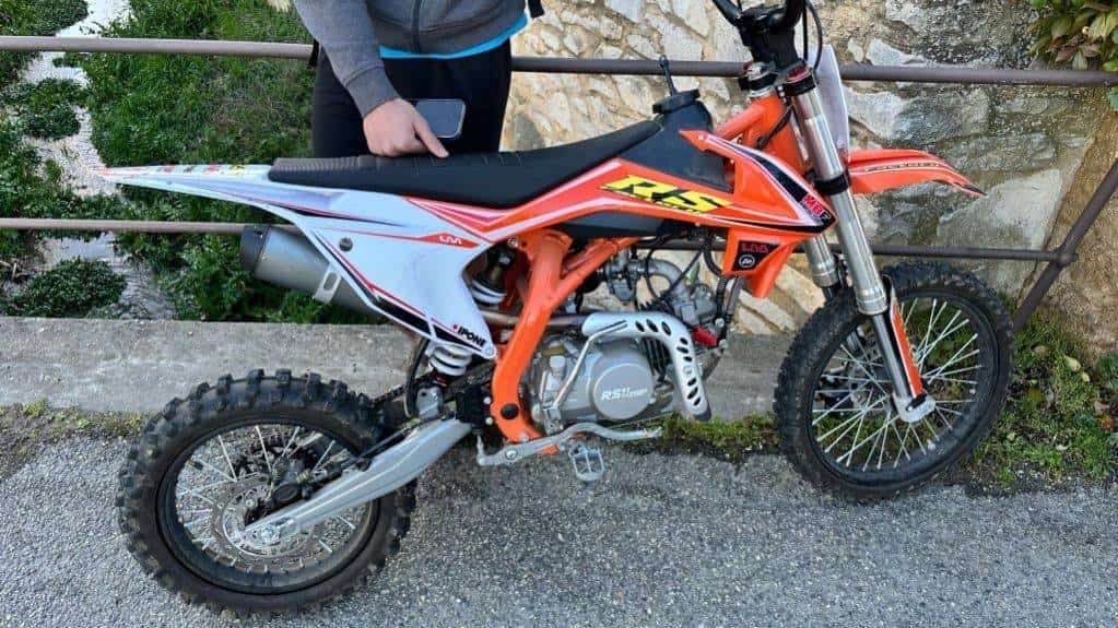 Gard : il roule à vive allure dans cette commune… sans permis ni assurance et avec une moto volée