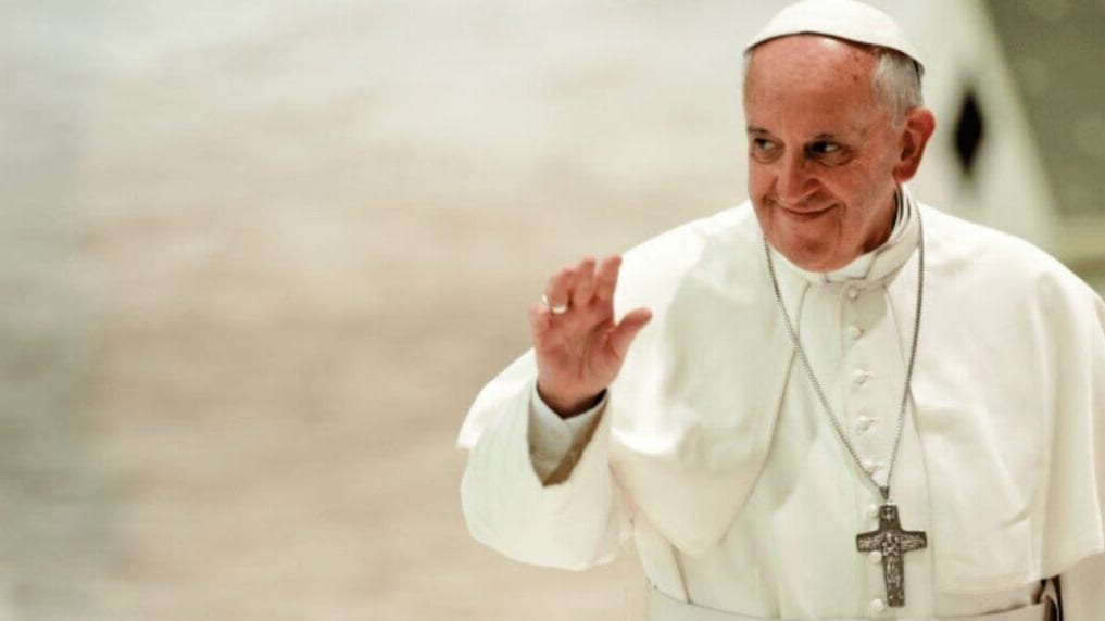 Mort du pape : drapeaux en berne, certains politiques dénoncent une « atteinte à la laïcité »