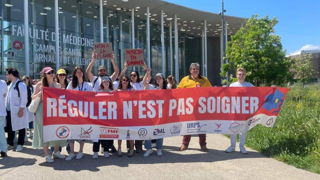 Montpellier : « on décale le problème », le corps médical manifeste contre la loi Garot