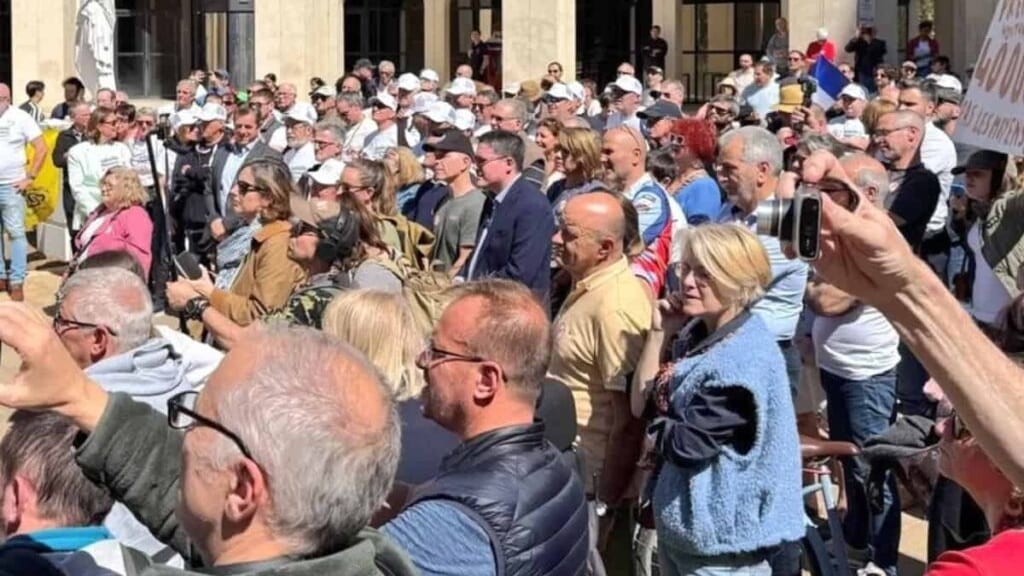 Montpellier : les anti-ZFE ont scandé leur désaccord devant la métropole