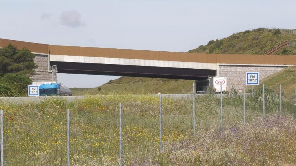 Narbonne : l’écopont qui surplombe l’A61 recrée un lien vital entre les écosystèmes