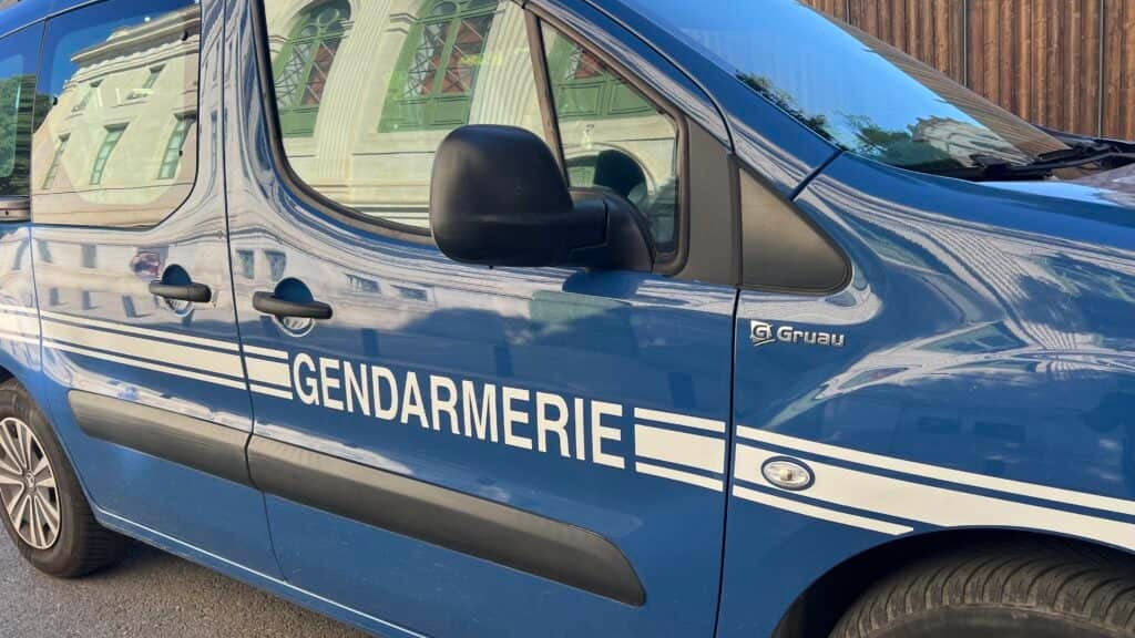 Conflit de voisinage, une femme meurt poignardée