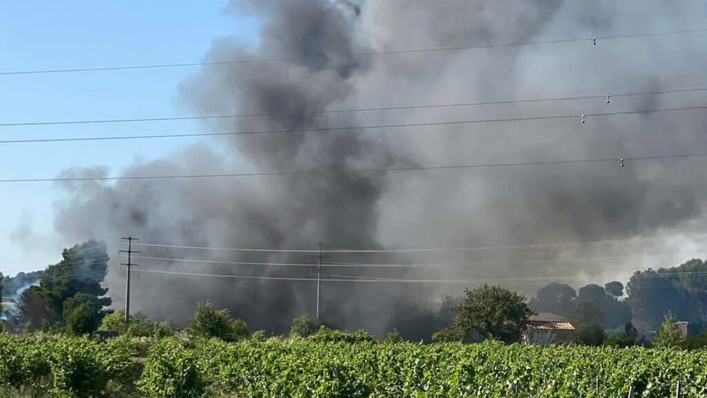 Hérault : important incendie en cours dans le secteur de Pézenas